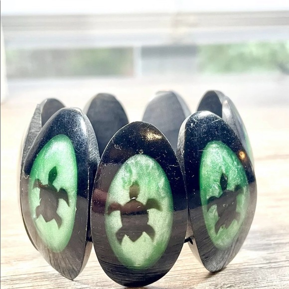 BLACK AQUA SEA TURTLE RESIN BEAD STRETCH BRACELET - Picture 3 of 12